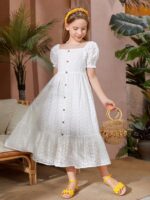 فستان ابيض بأكمام قصيرة