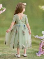 ⁦فستان صغيرات اخضر⁩ - الصورة ⁦2⁩