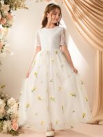 ⁦فستان ابيض بنقشة ورد⁩ - الصورة ⁦2⁩