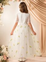 ⁦فستان ابيض بنقشة ورد⁩ - الصورة ⁦3⁩