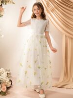 فستان ابيض بنقشة ورد