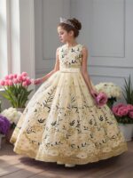 فستان اصفر بنقشة زهور