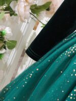 ⁦فستان حفلات شتائي اخضر⁩ - الصورة ⁦6⁩