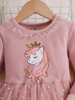 ⁦فستان يونيكورن شتائي وردي⁩ - الصورة ⁦3⁩