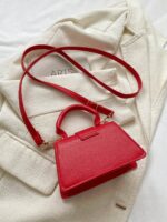 ⁦حقيبة كتف أحمر⁩ - الصورة ⁦2⁩