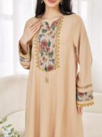 ⁦دراعة طويلة مطرز بلون بيجي⁩ - الصورة ⁦2⁩